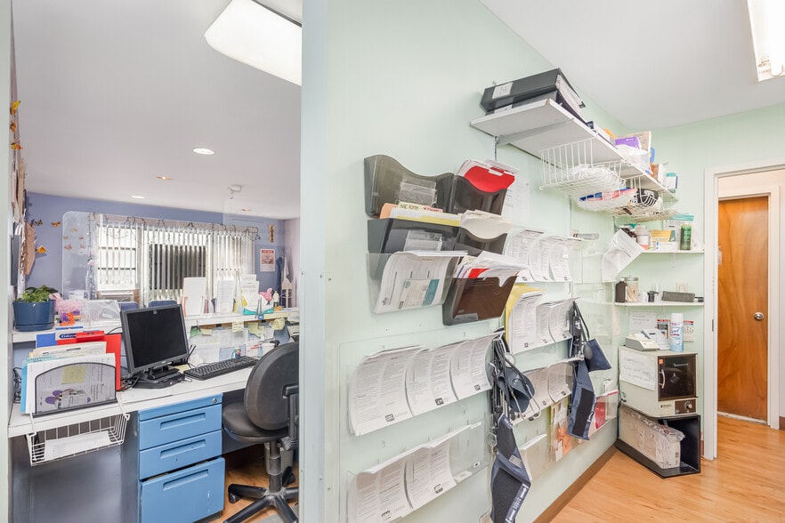 More Photos Of 2611 Corporal Kennedy St, Bayside Office For Sale