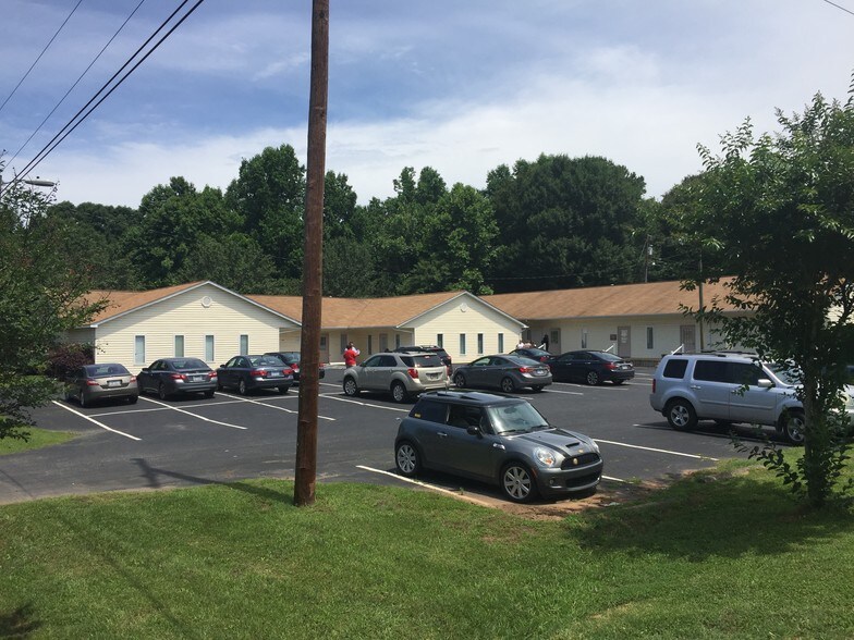More Photos Of 425 Cherryville Rd, Shelby Medical For Lease
