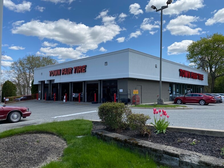 More Photos Of 1650-1670 Mineral Spring Ave, North Providence Unknown For Lease