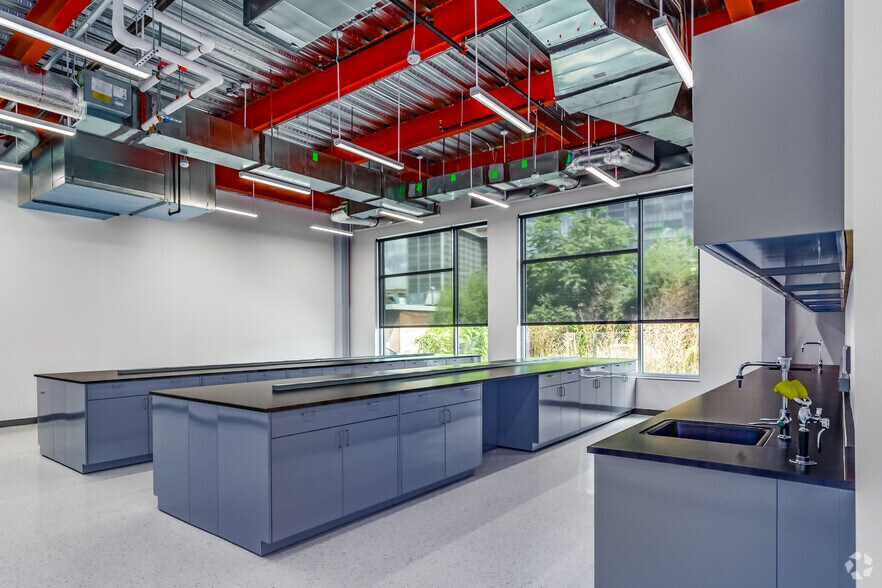 More Photos Of 12358 Parklawn Dr, North Bethesda Office For Lease