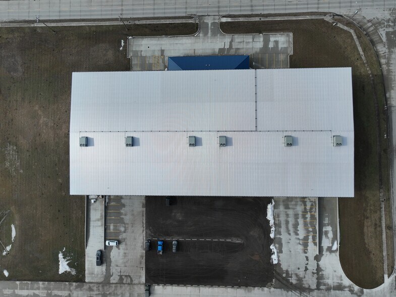 More Photos Of 2300 Raney, Effingham Warehouse For Lease