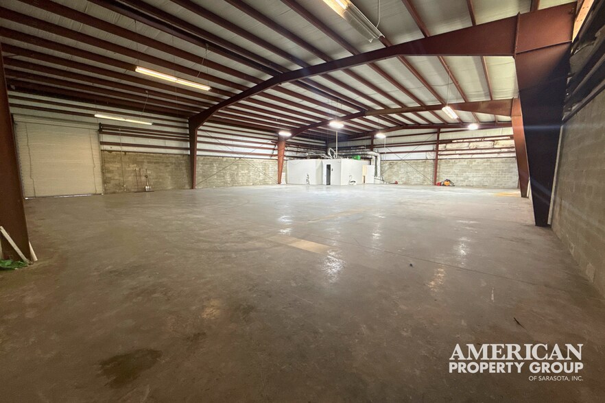 More Photos Of 7117 24th Ct E, Sarasota Warehouse For Lease