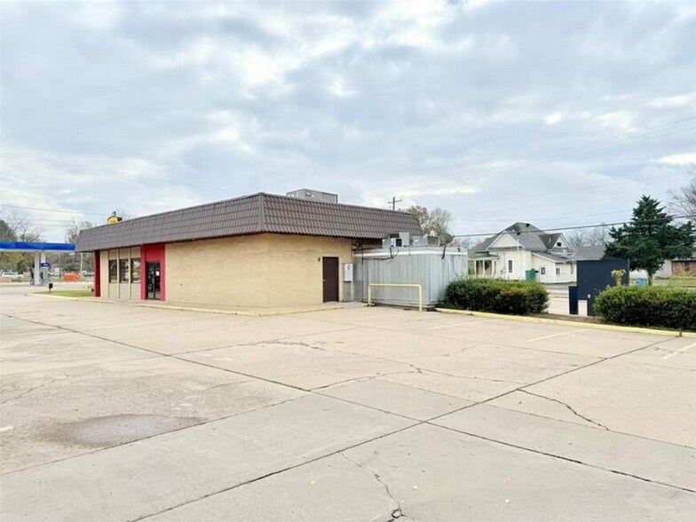 More Photos Of 1103 N Arkansas Ave, Russellville Freestanding For Sale