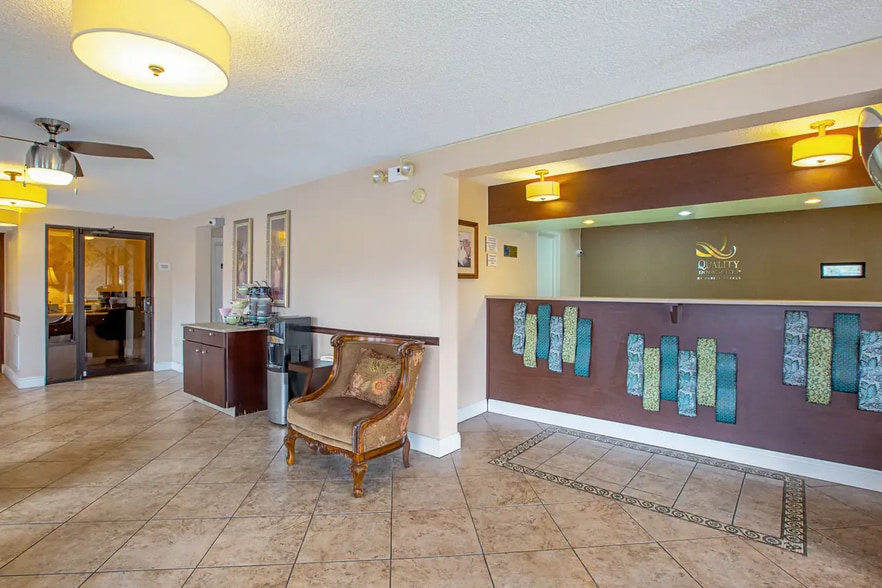 More Photos Of 6819 N Us-129, Live Oak Hotel For Sale
