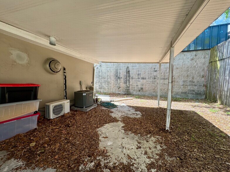 More Photos Of 308 S Ponce de Leon Blvd, Saint Augustine Freestanding For Sale