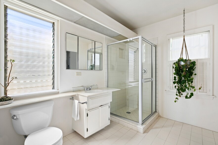 More Photos Of 8570 Holloway Dr, West Hollywood Multifamily For Sale