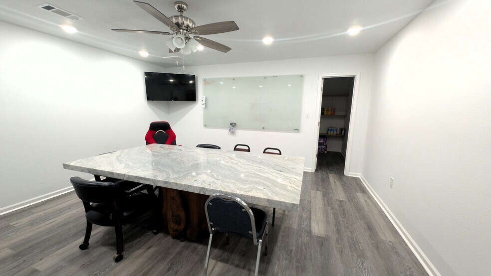 More Photos Of 3369 AR-36 Ave, Searcy Flex For Sale