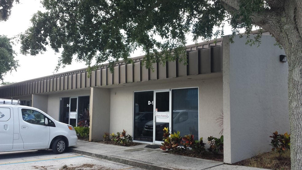 More Photos Of 1743 Independence Blvd, Sarasota Light Distribution For Lease