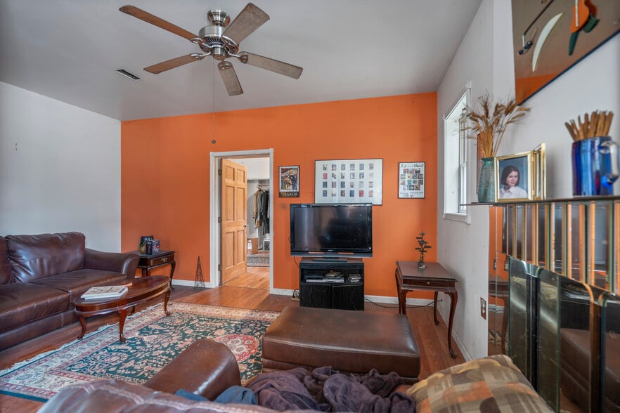 More Photos Of 32540 Utica Rd, Fraser Freestanding For Sale