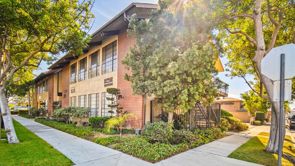 More Photos Of 800 E Wardlow Rd, Long Beach Medical For Sale