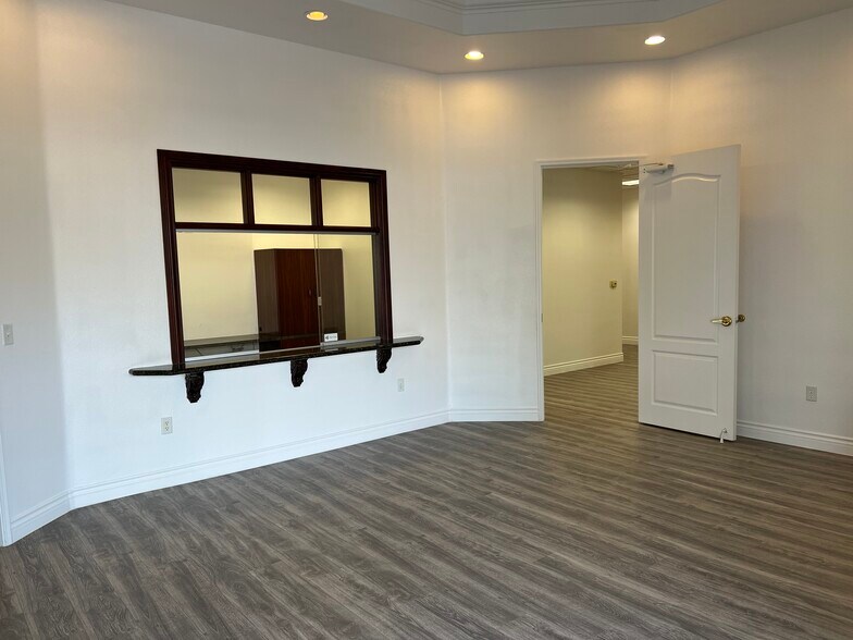 More Photos Of 375 N Stephanie St, Henderson Office For Sale