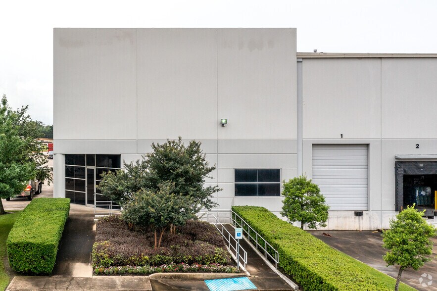 More Photos Of 3003 Hwy 225 Fwy, Pasadena Distribution For Lease