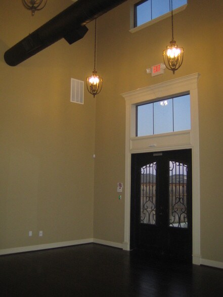 More Photos Of 320 E Main St, Lewisville Office For Lease