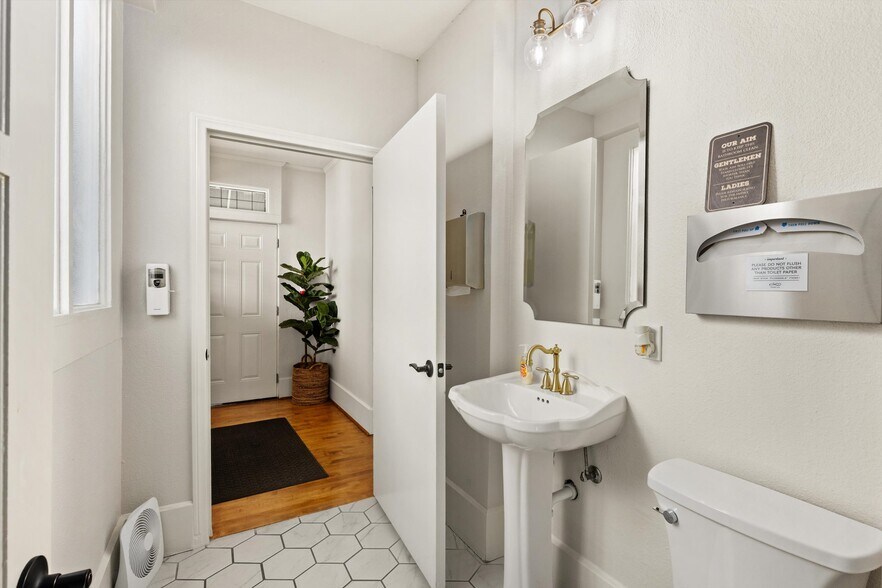 More Photos Of 106 Thorn St, San Diego Office Residential For Sale