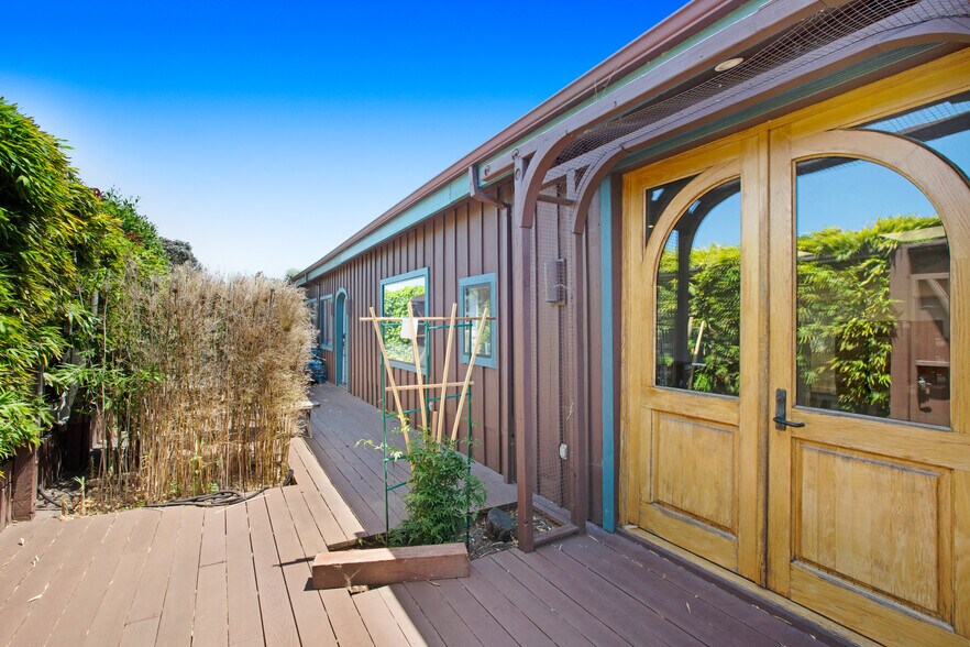 More Photos Of 27 Gate 5 Rd, Sausalito Office For Lease