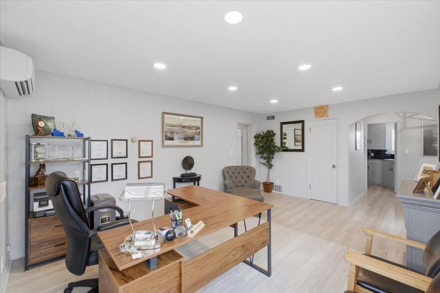 More Photos Of 410 N 1st Ave, Stayton Office For Sale