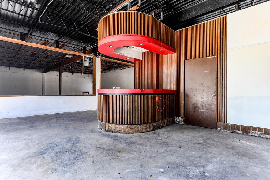 More Photos Of 7471 Marvin D Love Fwy, Dallas General Retail For Sale