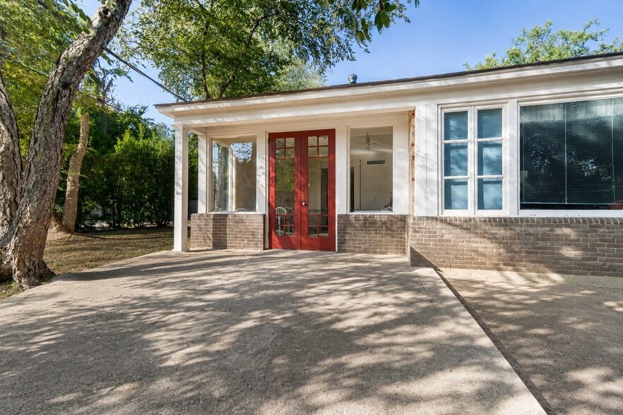 More Photos Of 3112 Jackson St, Alexandria Office For Sale