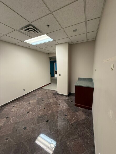 More Photos Of 39525 14 Mile Rd, Novi Medical For Lease