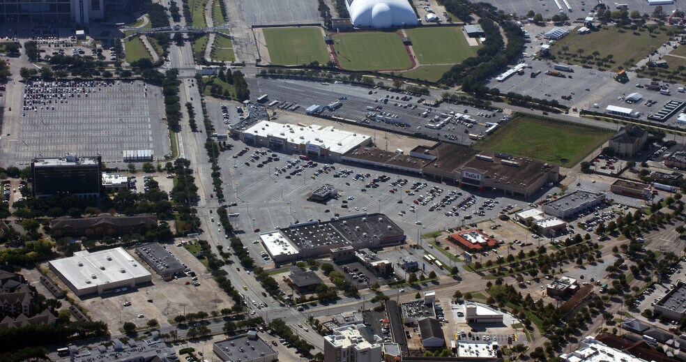 More Photos Of 8100-8236 Kirby Dr, Houston Unknown For Lease