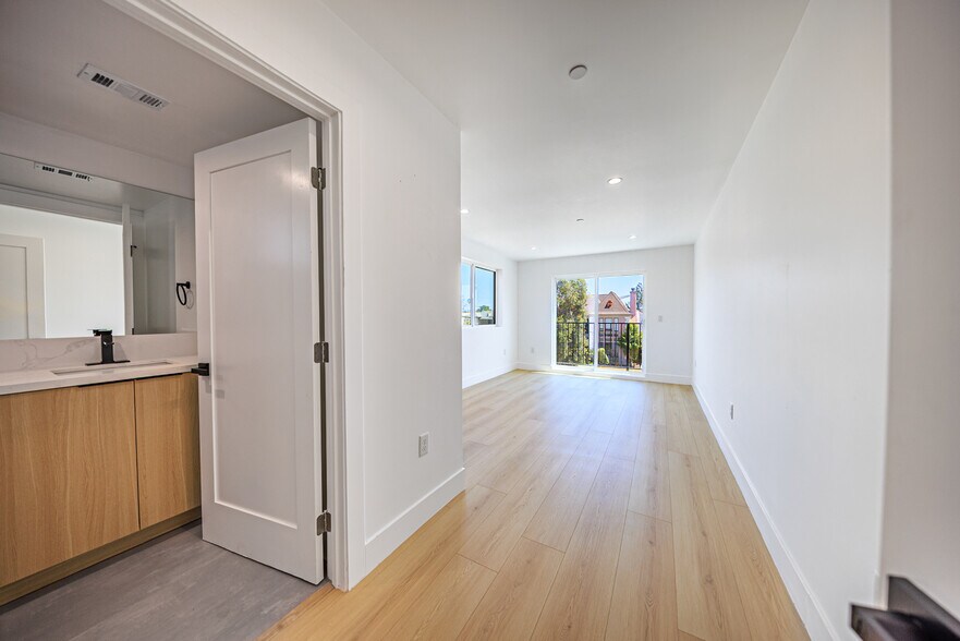 More Photos Of 1259 S Longwood Ave, Los Angeles Apartments For Sale