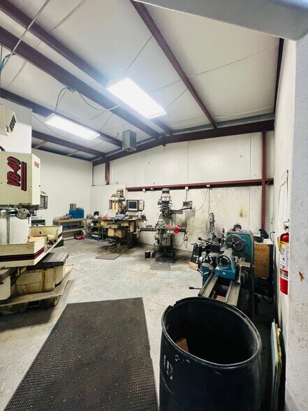 More Photos Of 590 N Main St, Leeds Manufacturing For Sale