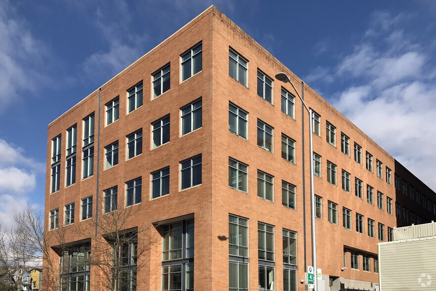 More Photos Of 4300 Roosevelt Way NE, Seattle Office For Lease