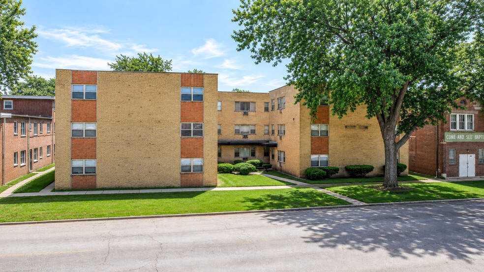 Primary Photo Of 8321 S King Dr, Chicago Apartments For Sale