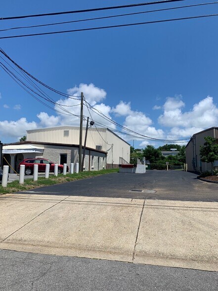 More Photos Of 690 E Heinberg St, Pensacola Freestanding For Sale