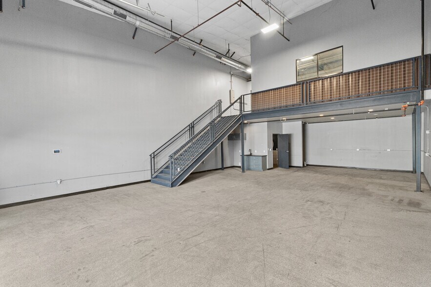 More Photos Of 7637 FM 3009, Schertz Light Distribution For Lease