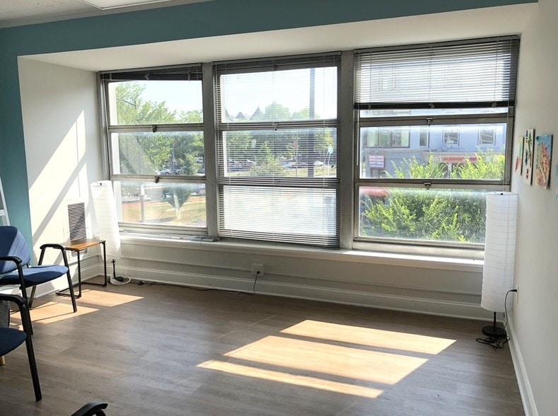 More Photos Of 401 8th St SE, Washington Storefront Retail Office For Lease