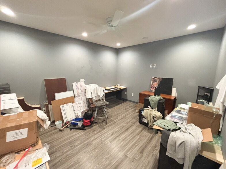 More Photos Of 4173 N 20th St, Ozark Warehouse For Lease