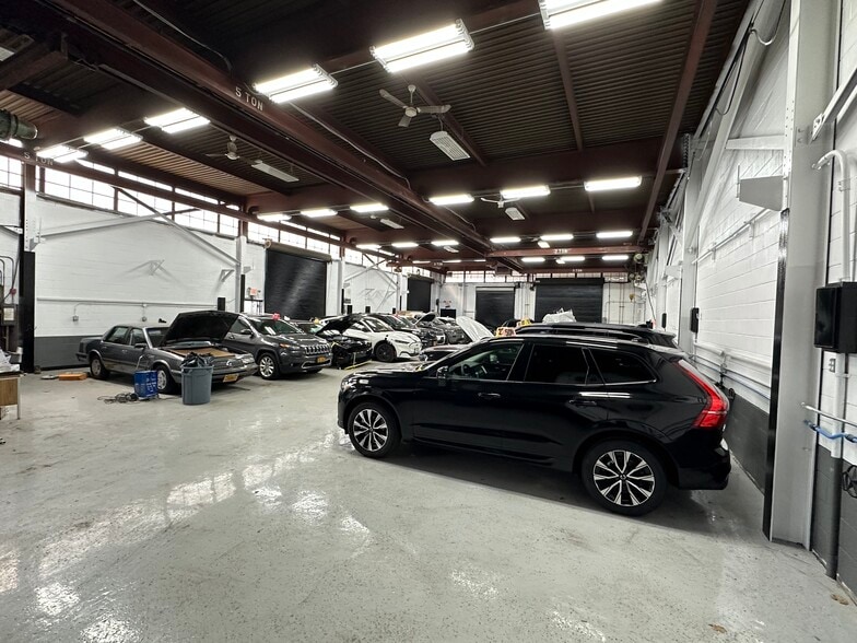 More Photos Of 132 Duffy Ave, Hicksville Manufacturing For Lease