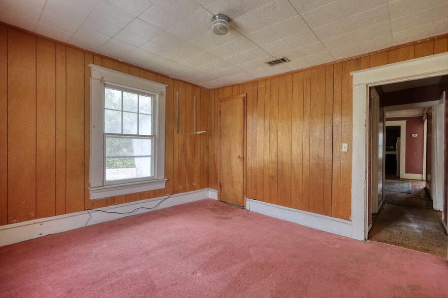 More Photos Of 510 S Camellia Blvd, Fort Valley Convenience Store For Sale