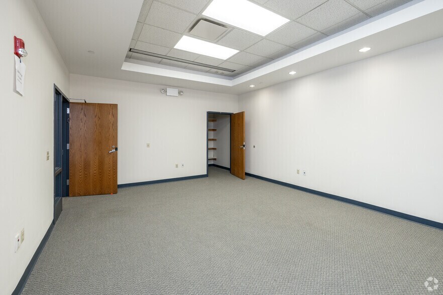 More Photos Of 3030 Lexington Ave S, Eagan Light Manufacturing For Lease