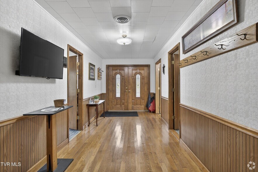 More Photos Of 302 Crescent Dr, Glade Spring Religious Facility For Sale