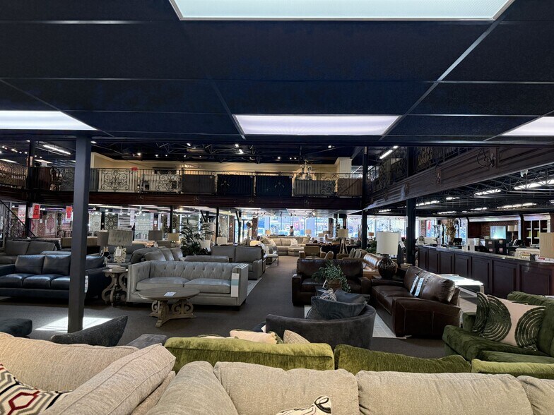 More Photos Of 415 Veterans Memorial Blvd, Metairie Freestanding For Lease