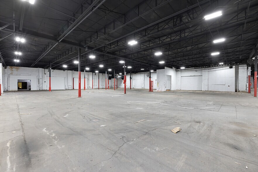More Photos Of 412 W Beecher St, Adrian Manufacturing For Lease
