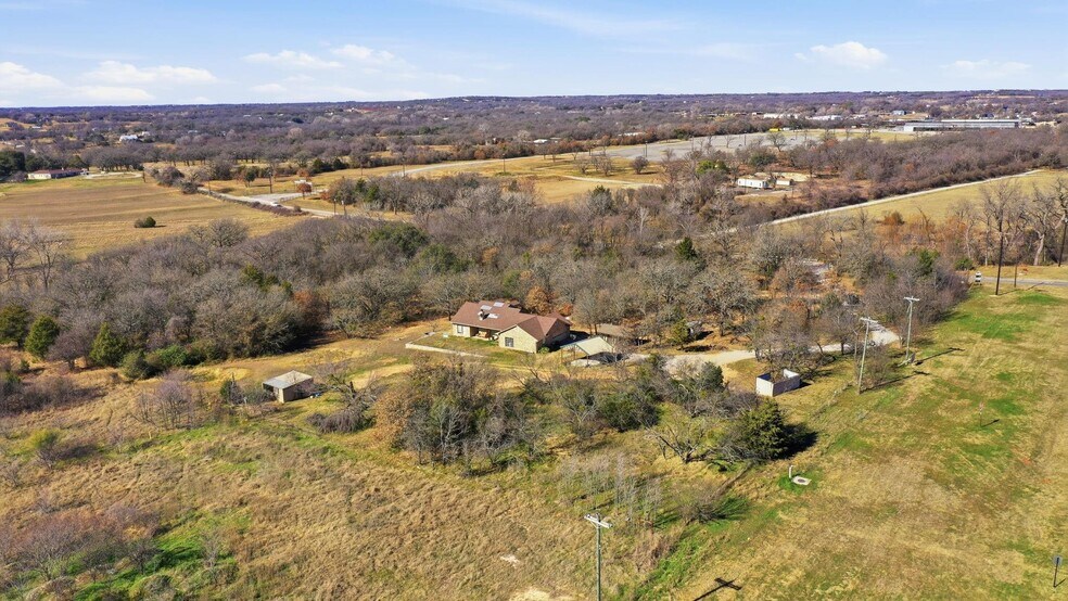 More Photos Of 1889 Greenwood Rd, Weatherford Office For Sale