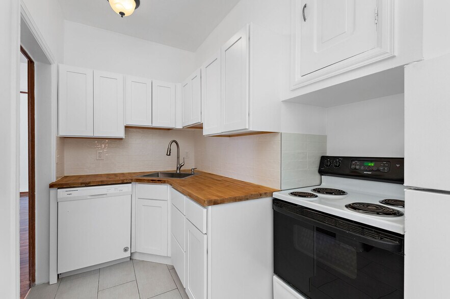 More Photos Of 306 Main St, Parkville Apartments For Sale