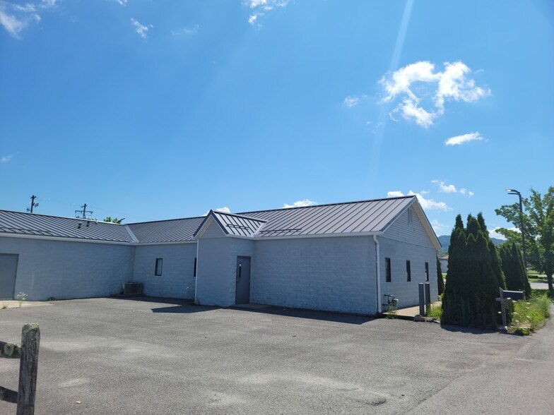 More Photos Of 694 Beverly Pike, Elkins Office For Lease