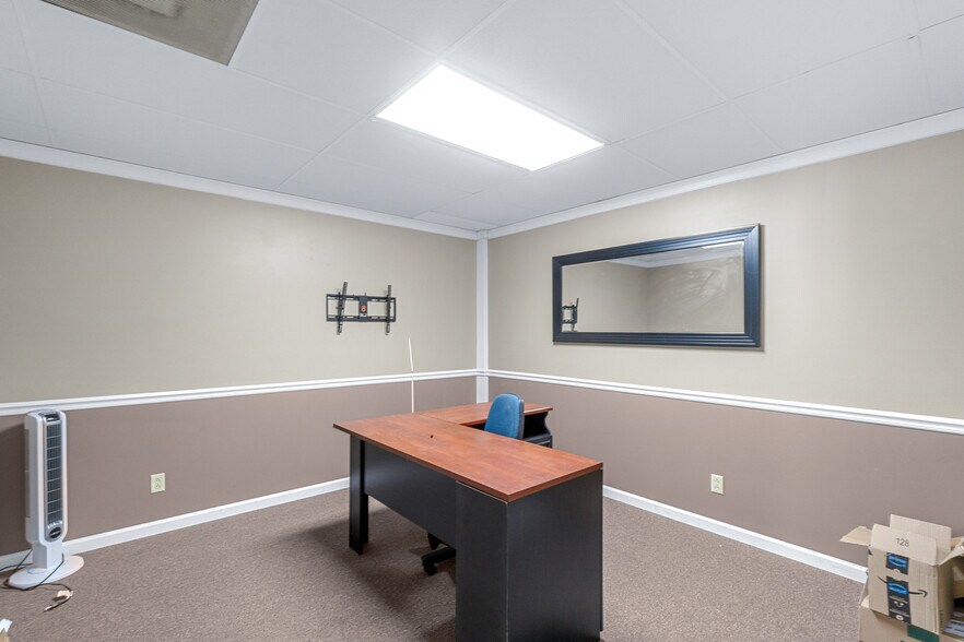 More Photos Of 3565 Main St, Jasper Office For Sale