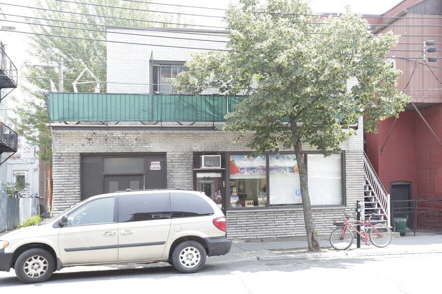 More Photos Of 210-212 St Saint-Viateur O, Montréal Storefront Retail Residential For Sale