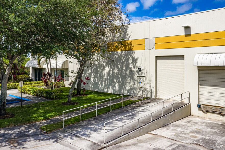 More Photos Of 2025 NW 15th Ave, Pompano Beach Warehouse For Lease
