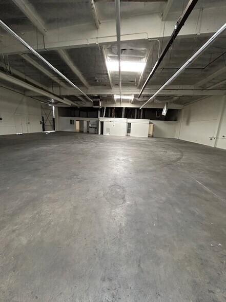 More Photos Of 537 E Gardena Blvd, Carson Manufacturing For Lease
