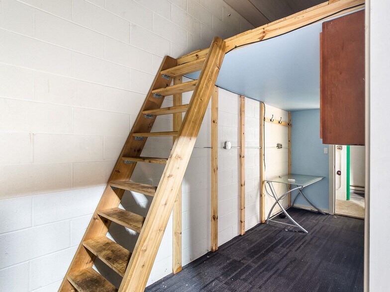 More Photos Of 414 N Chestnut Ave, Green Bay Specialty For Sale