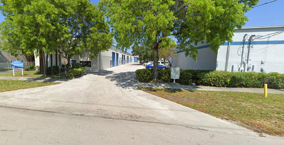 More Photos Of 830 S Deerfield Ave, Deerfield Beach Warehouse For Lease