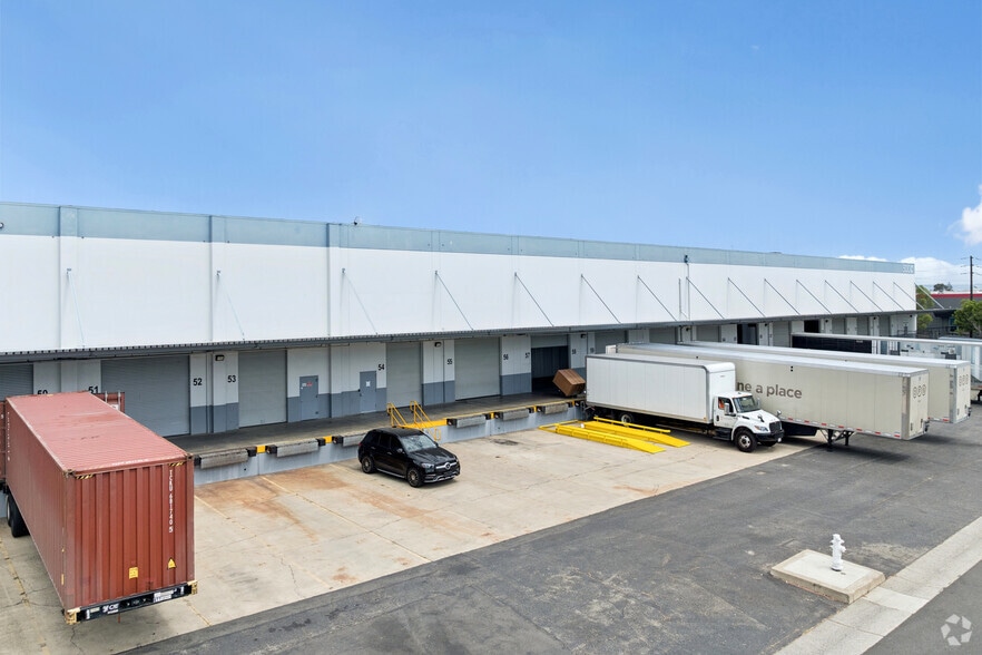 More Photos Of 500 W Warner Ave, Santa Ana Warehouse For Lease