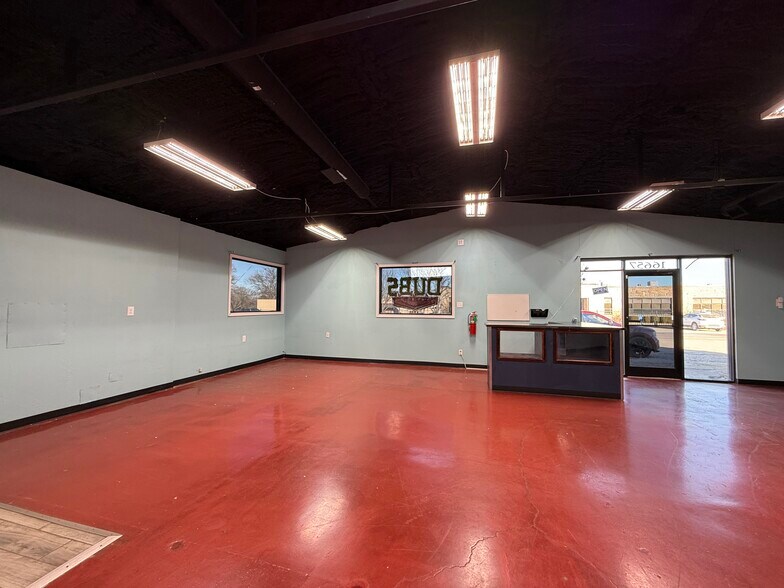 More Photos Of 16677 US Highway 77, Springer Restaurant For Lease