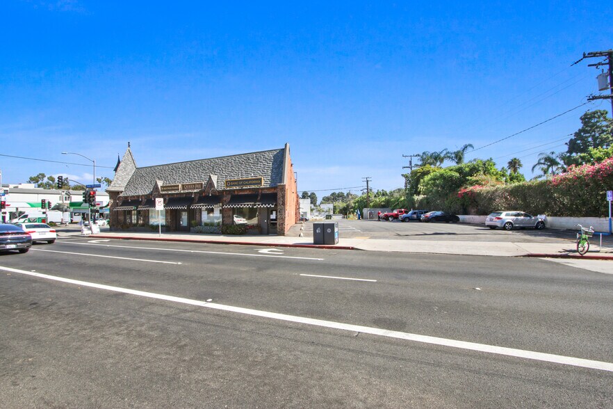 More Photos Of 2528-2538 San Vicente Blvd, Santa Monica Storefront For Lease